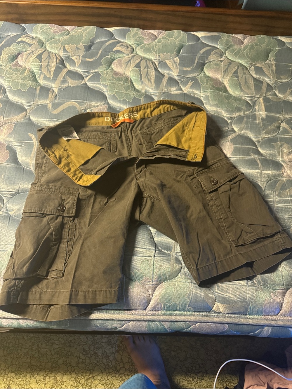 Dockers Men's Olive Green Cargo Shorts with Mustard Waist Lining